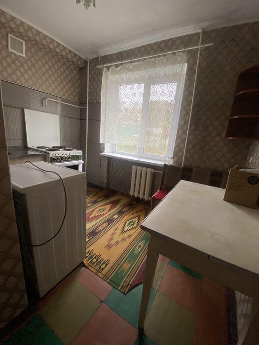 Продаётся 1-комнатная, 2й этаж, за " Украиной"