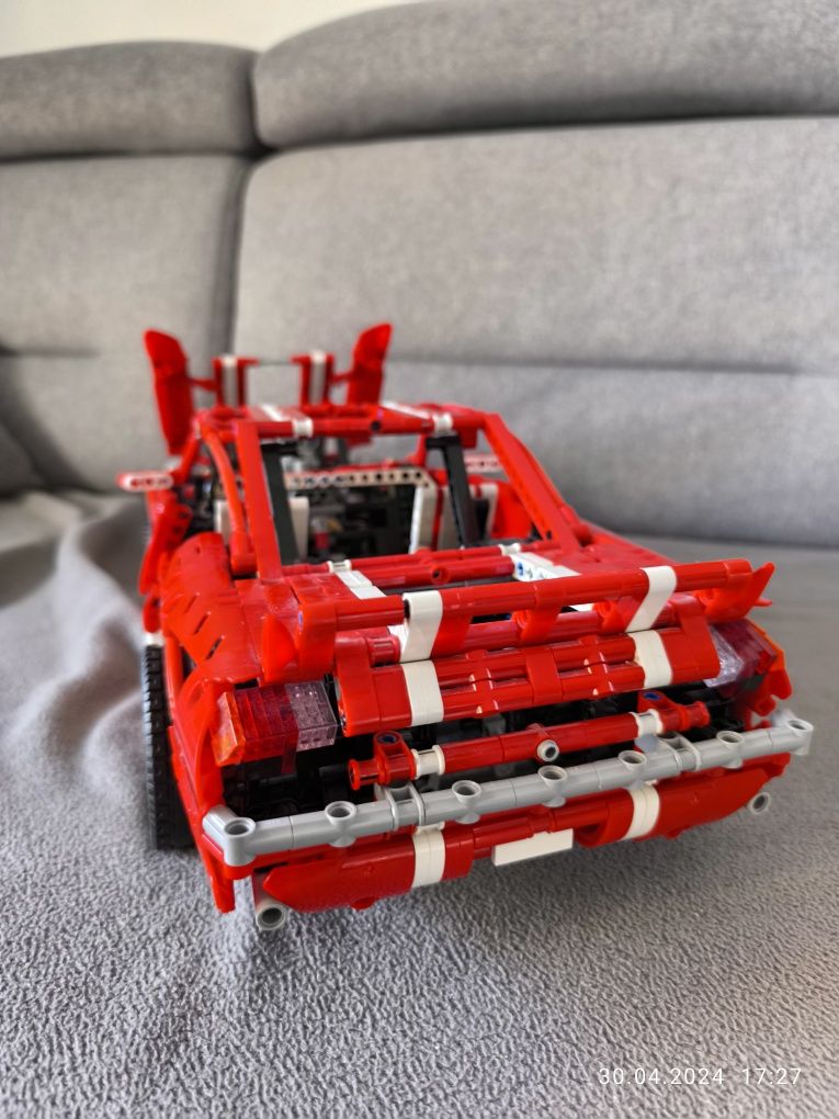 Ford Mustang lepin Mould King - jak lego