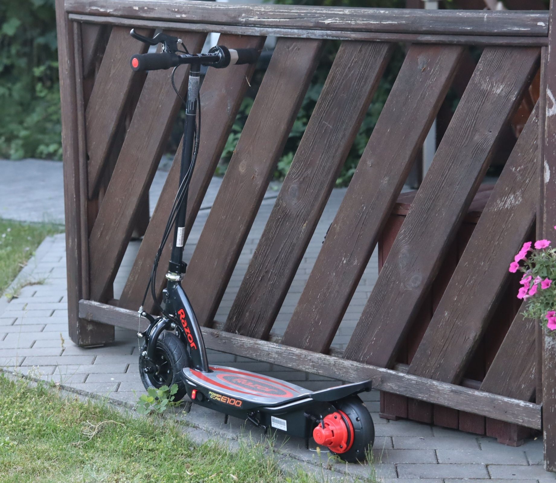 Hulajnoga Elektryczna Razor E100 Power Core 17km/h 100W