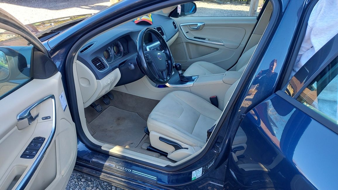Volvo V60  1.6 t3 150 KM