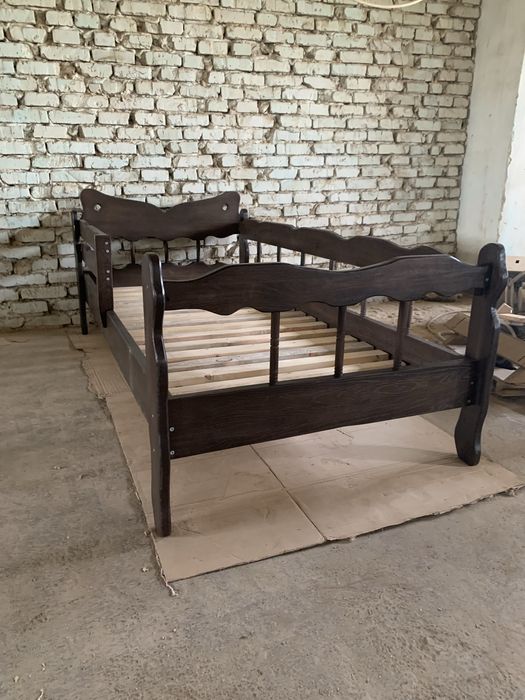 Ліжко з дерева дубове