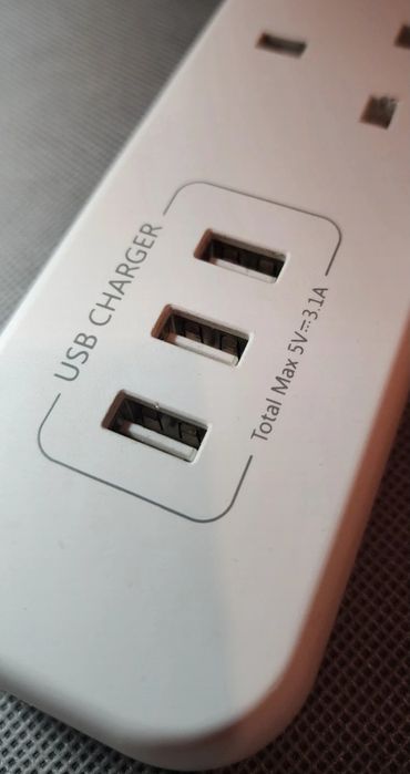 Przedłużacz 3x USB  3x gniazda UK z włącznikiem - bialy