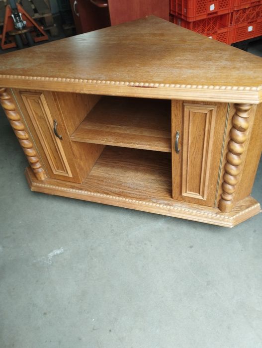 Stara szafka narożna