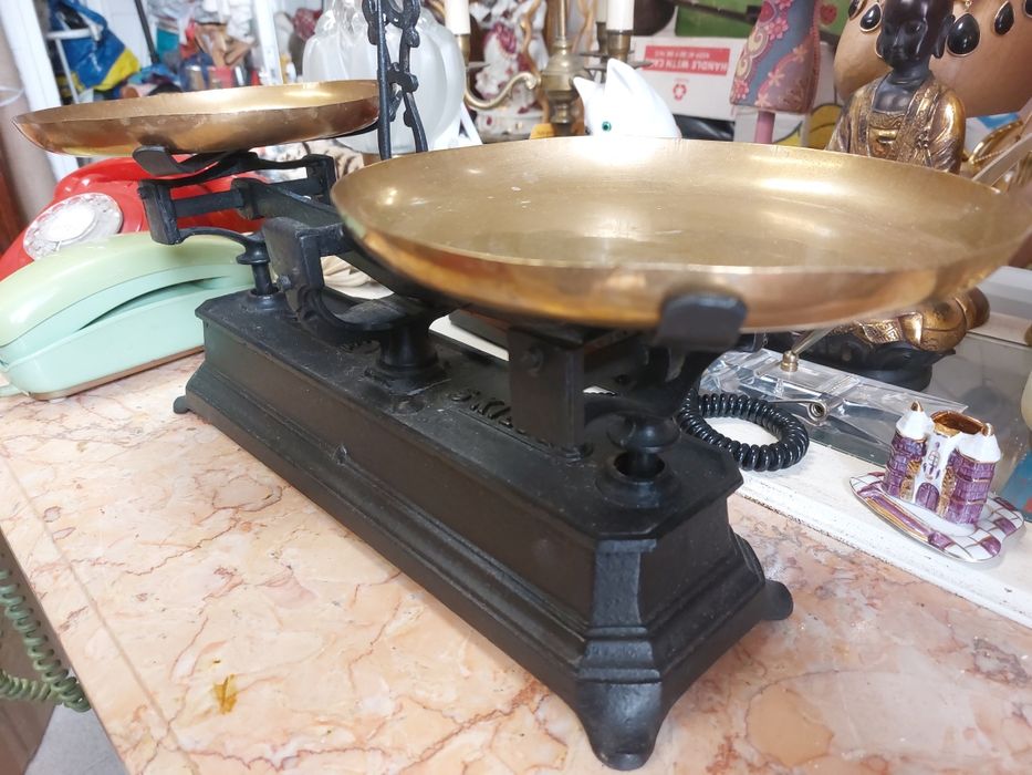 Antiga balança em ferro fundido e latão 5kg 

Balança mecânica, c