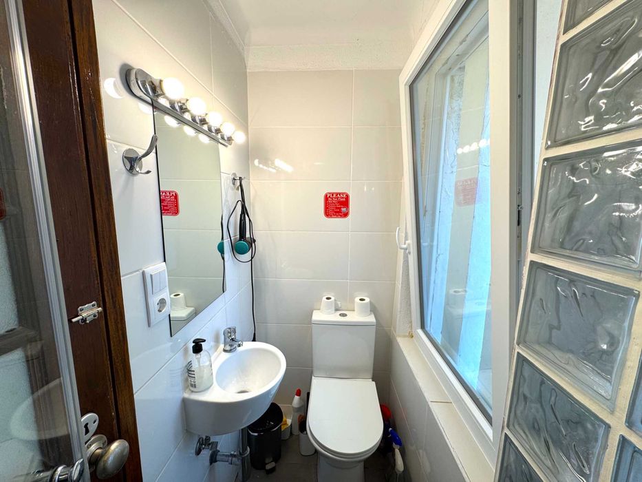 Quarto disponível, aluguel mensal aparte de 1 de Novembro.