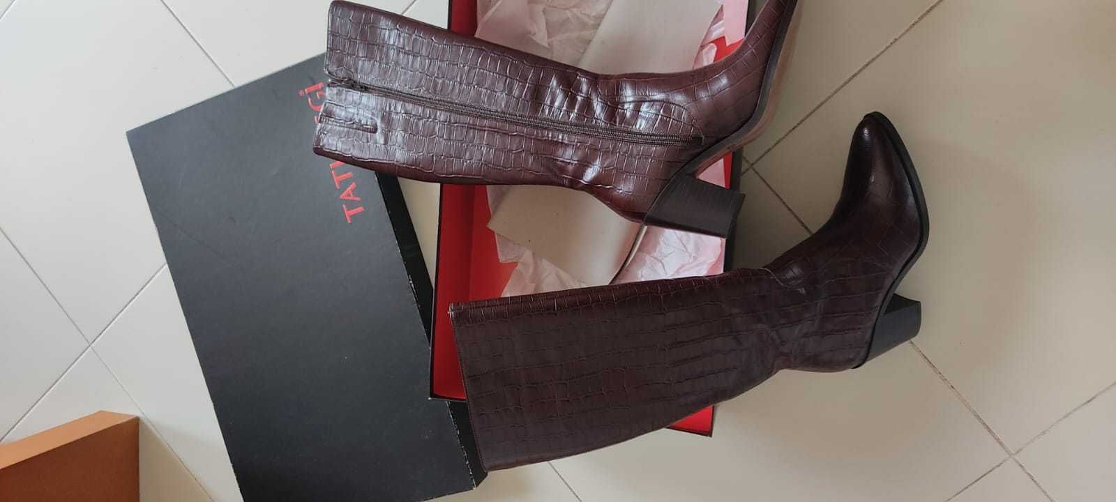 Botas de cano alto em pele com sola em couro n37. NOVAS
