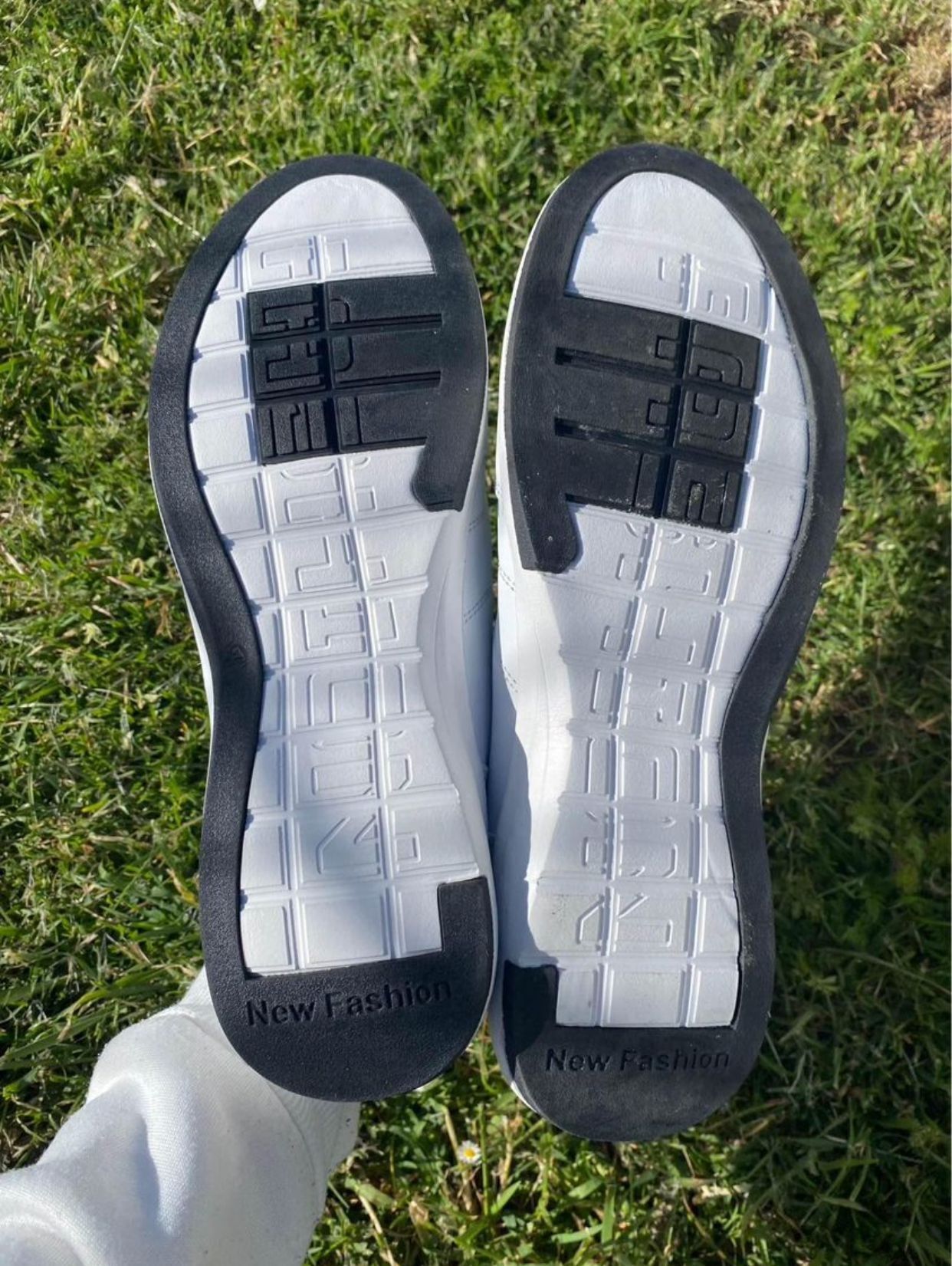 Tenis brancos novos 45