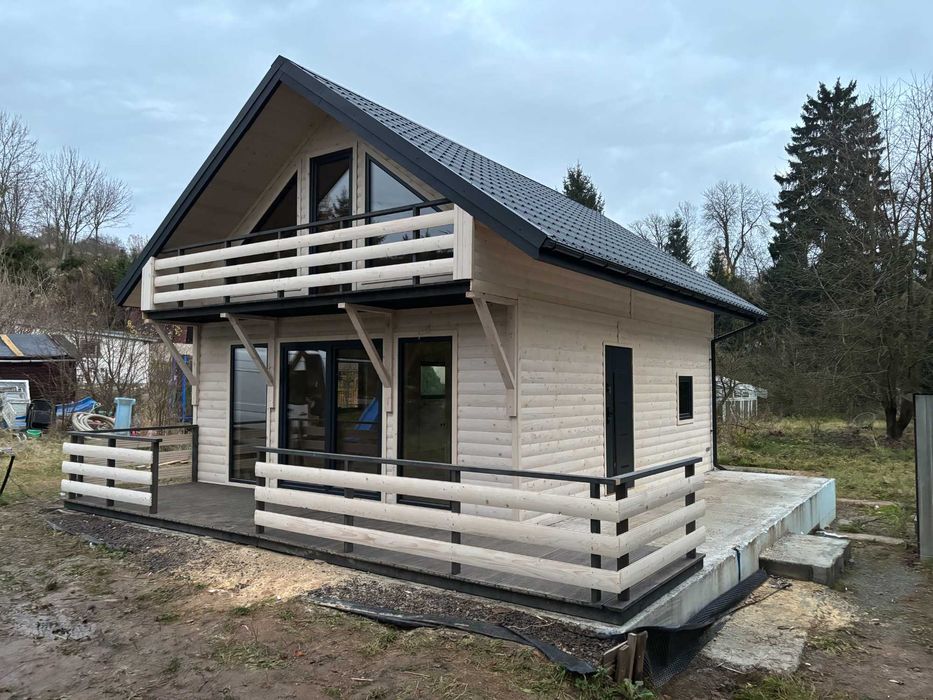 Dom całoroczny, drewniany, 90m2, taras, balkon, piętro 2 pokoje