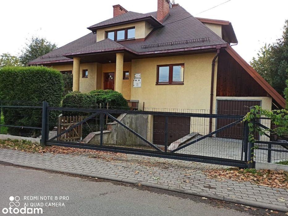 Dom z możliwościa zamieszkania dwóch rodzin