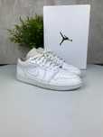 Białe sneakersy Nike Air Jordan 1 Low r. 43 – skórzane, klasyczne