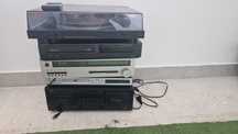 Gramofon,  tuner, magnetofon, odtwrzacz DVD, odtwarzacz VHS