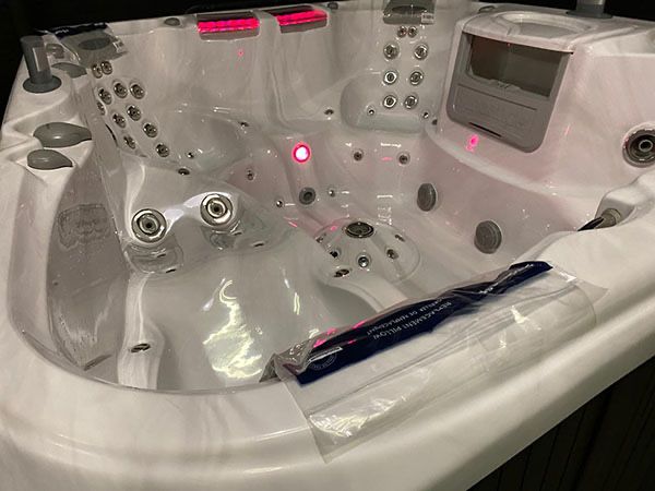 **Sundance Maxxus z serii 880 - Luksusowe Jacuzzi