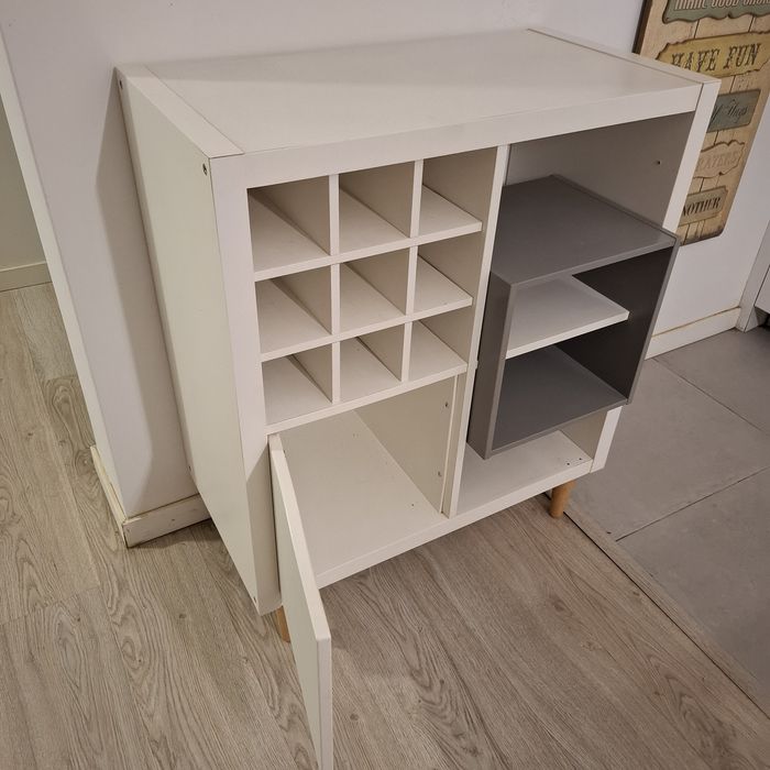 Móvel Ikea com garrafeira