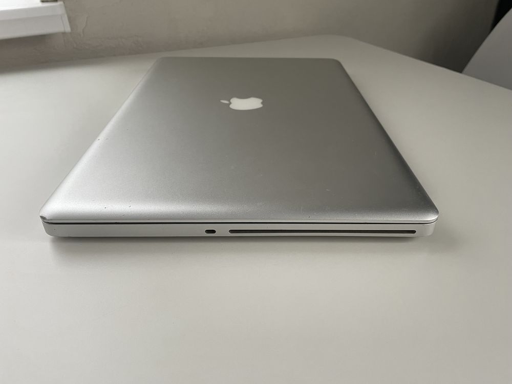 Продам MacBook Pro 17 2010