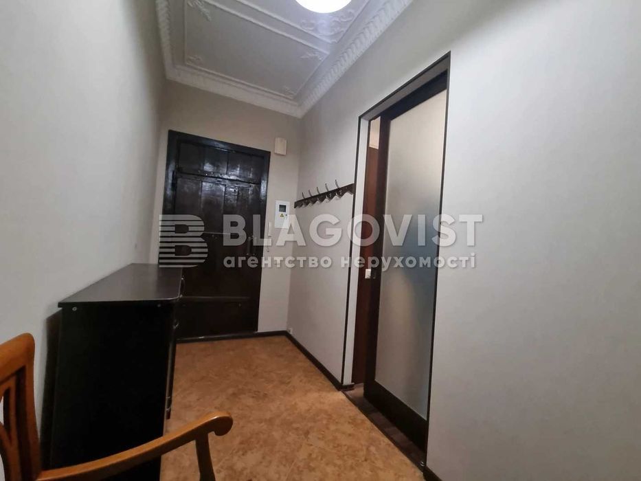 Продаж 2кім.Очаківська 8, Сталінка, район Севастопольської площі