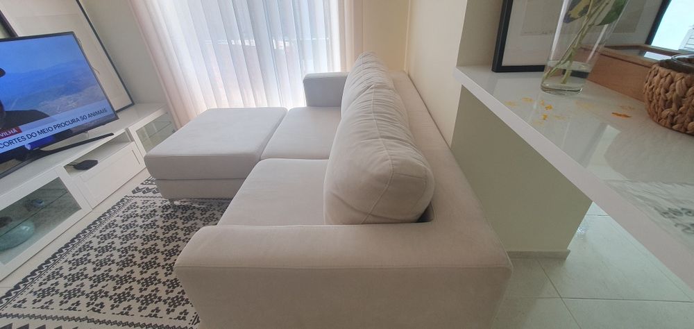 Sofá com puff convertível em chaise long #superdecor #sofasuperdecor