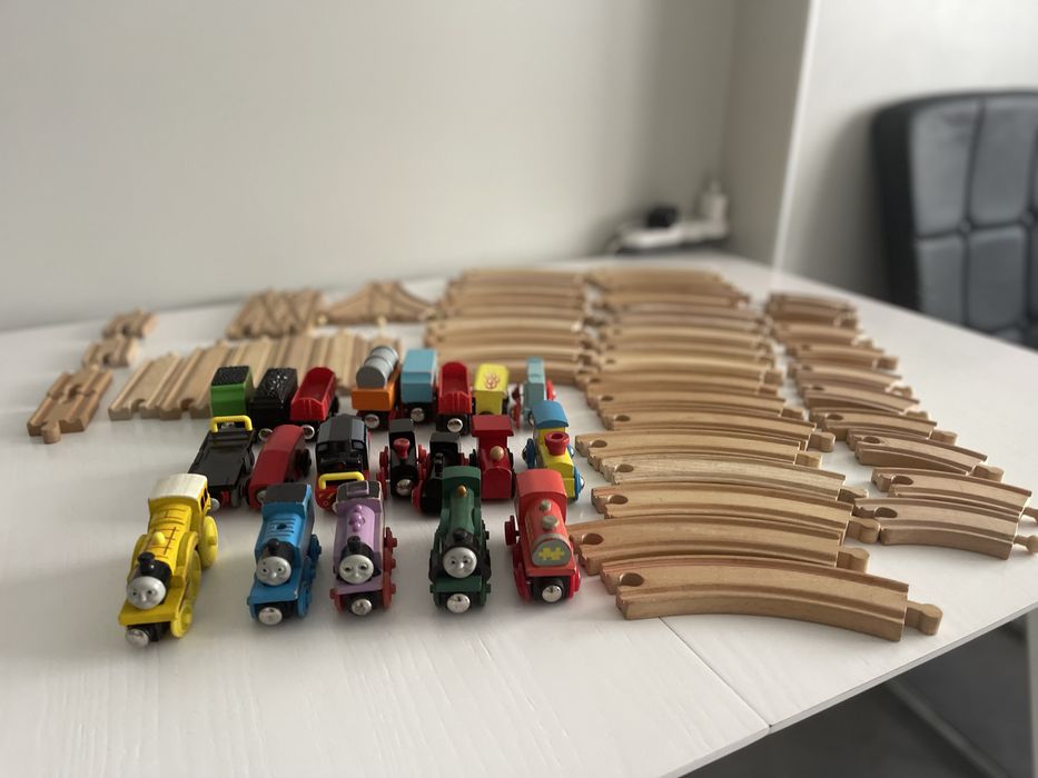 Деревʼяні дорога з паровозиками Томас та його друзі в гарному стані