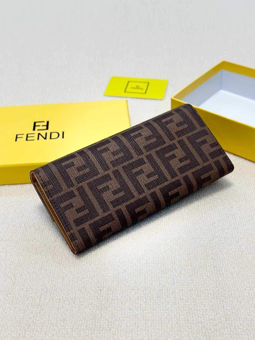 Portfel Fendi ze skóry bydlęcej