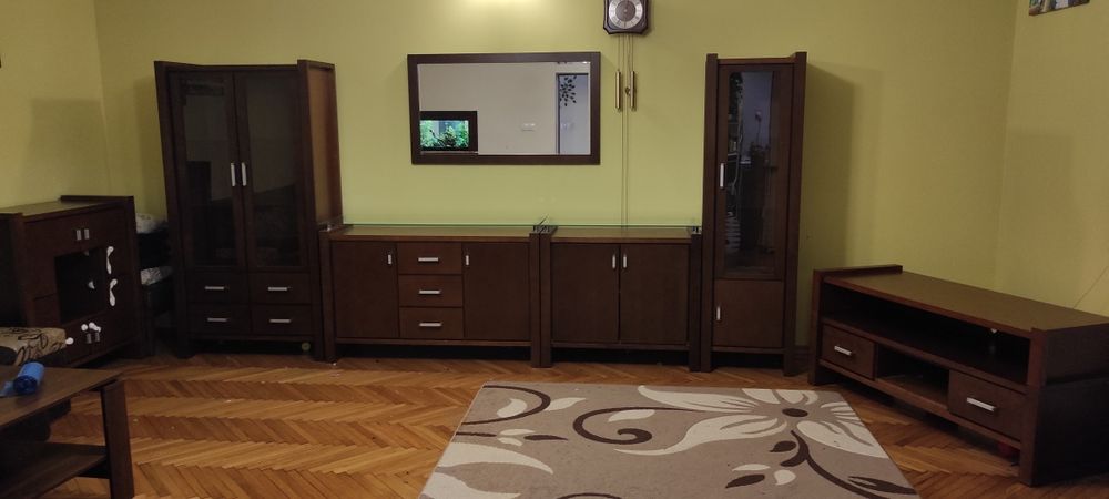 Meble do salonu drewniane z płytą z naturalnej okleiny . 8 elementów