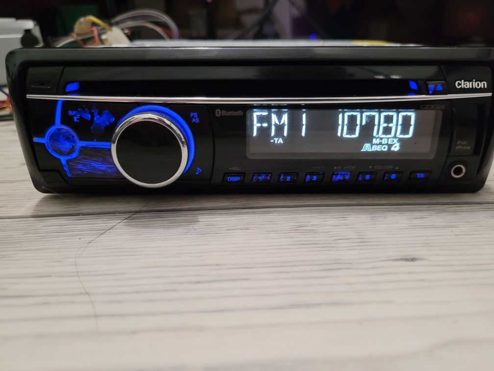 Radio samochodowe Clarion 4x45W CD,USB/IPOD/IPHONE,AUX,RDS