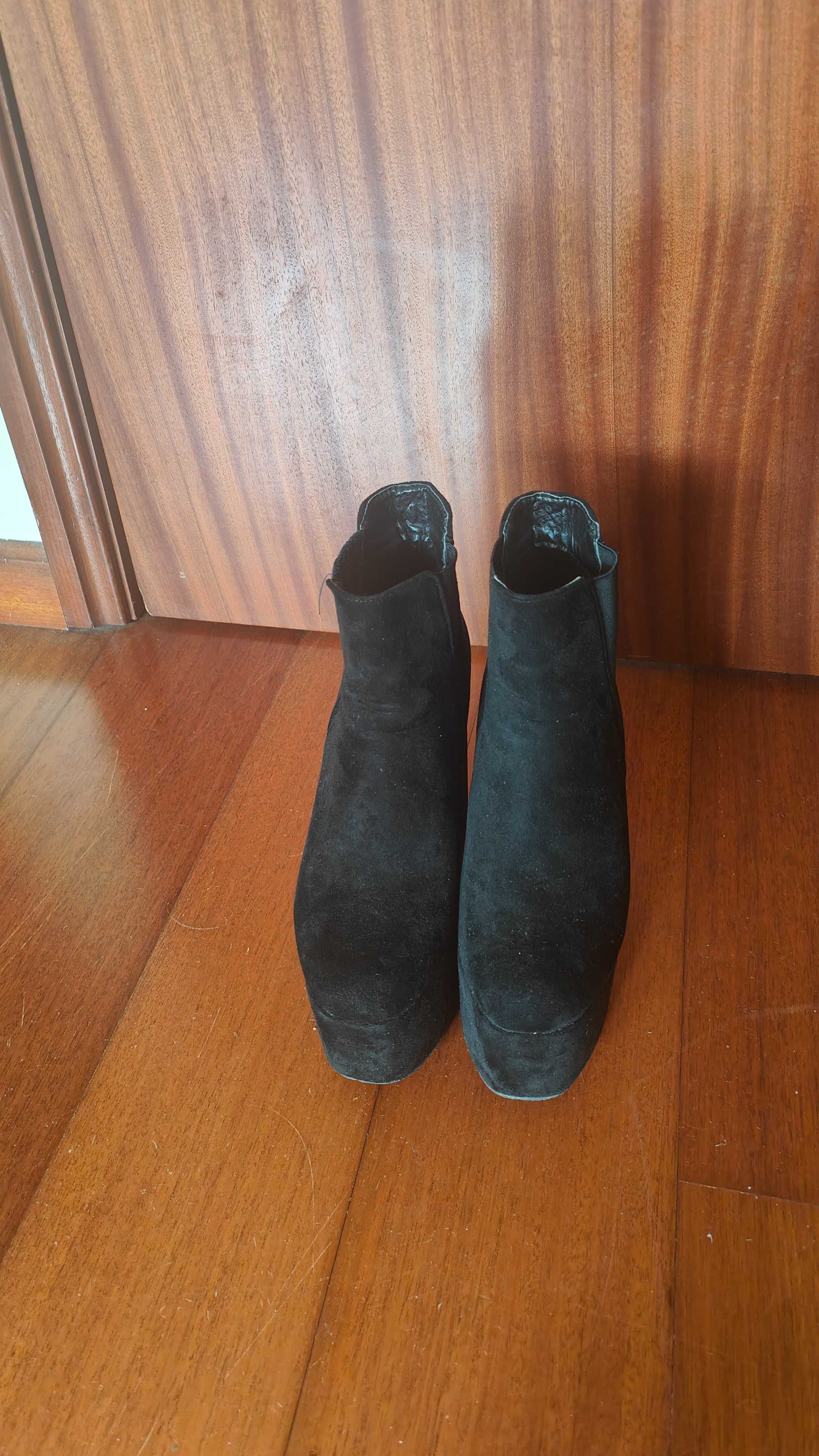Botas pretas salto alto cunha 37