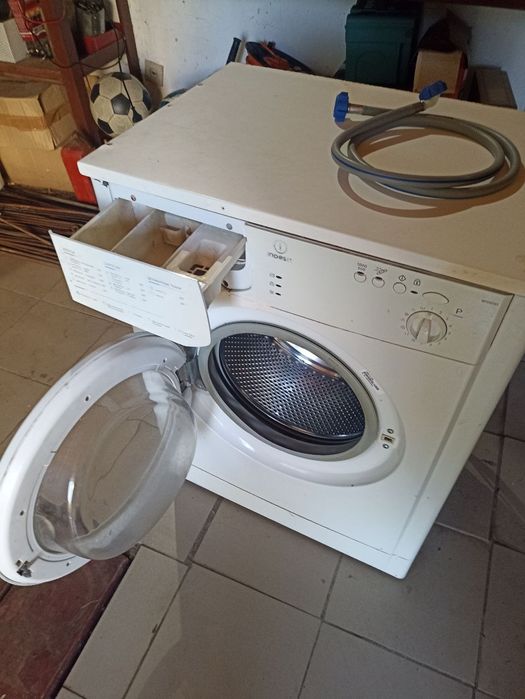Пральна машина Indesit