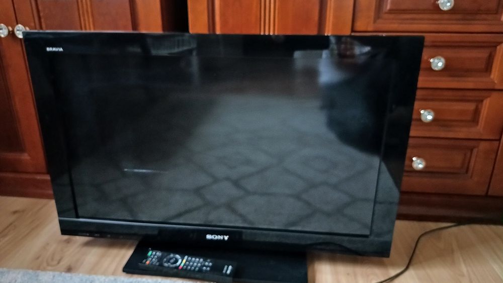Telewizor 32" uszkodzony.
