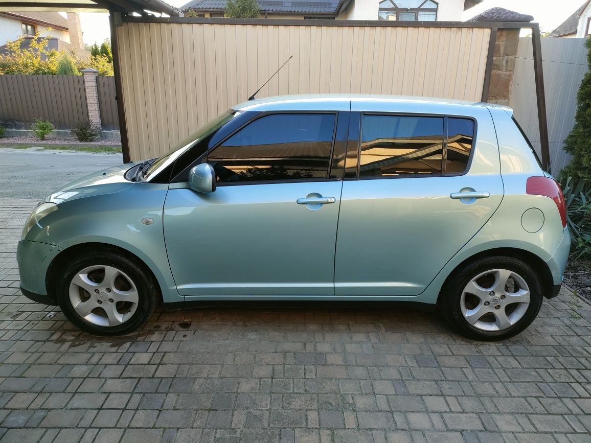 Suzuki Swift 2007,  1,3, robot