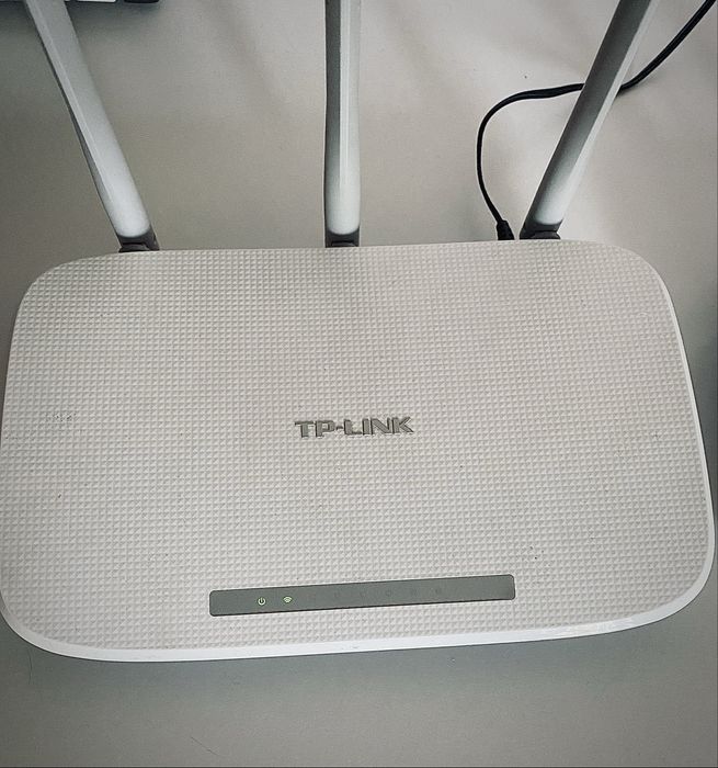 Роутеры ((2шт)).