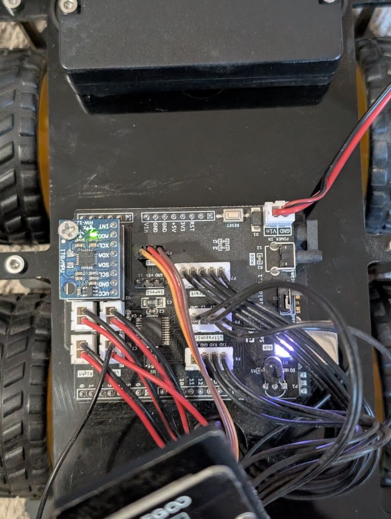 Продам готового робота ELEGOO Arduino UNO R3 Smart Robot Car Kit V4