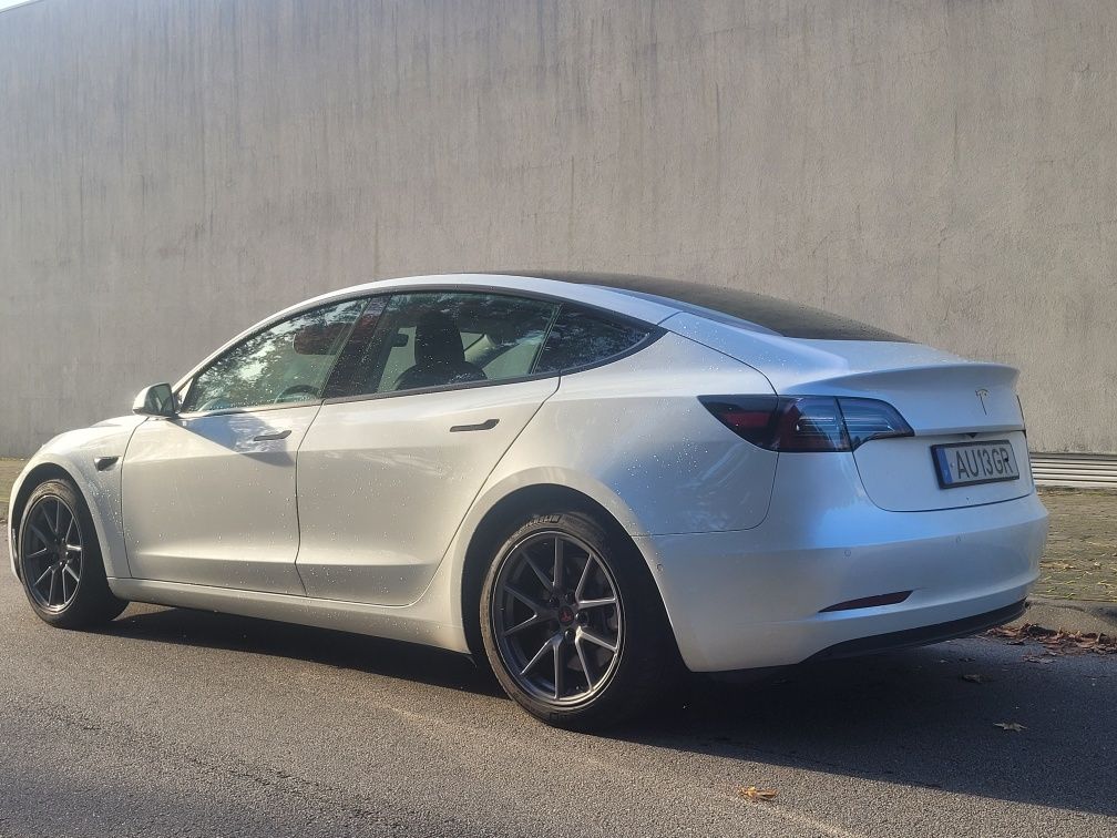 Tesla model 3 range plus.