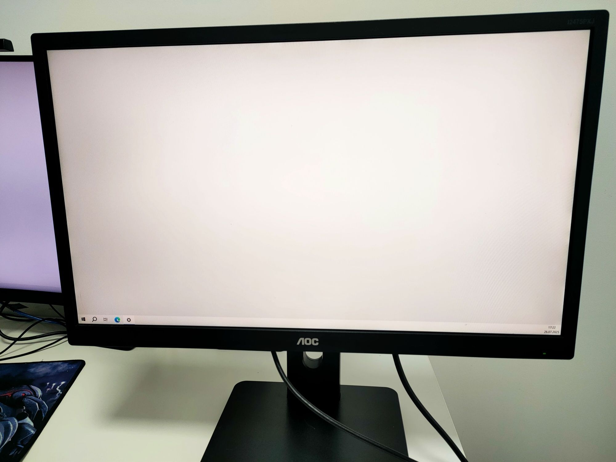 Monitor komputerowy 24" z głośnikami