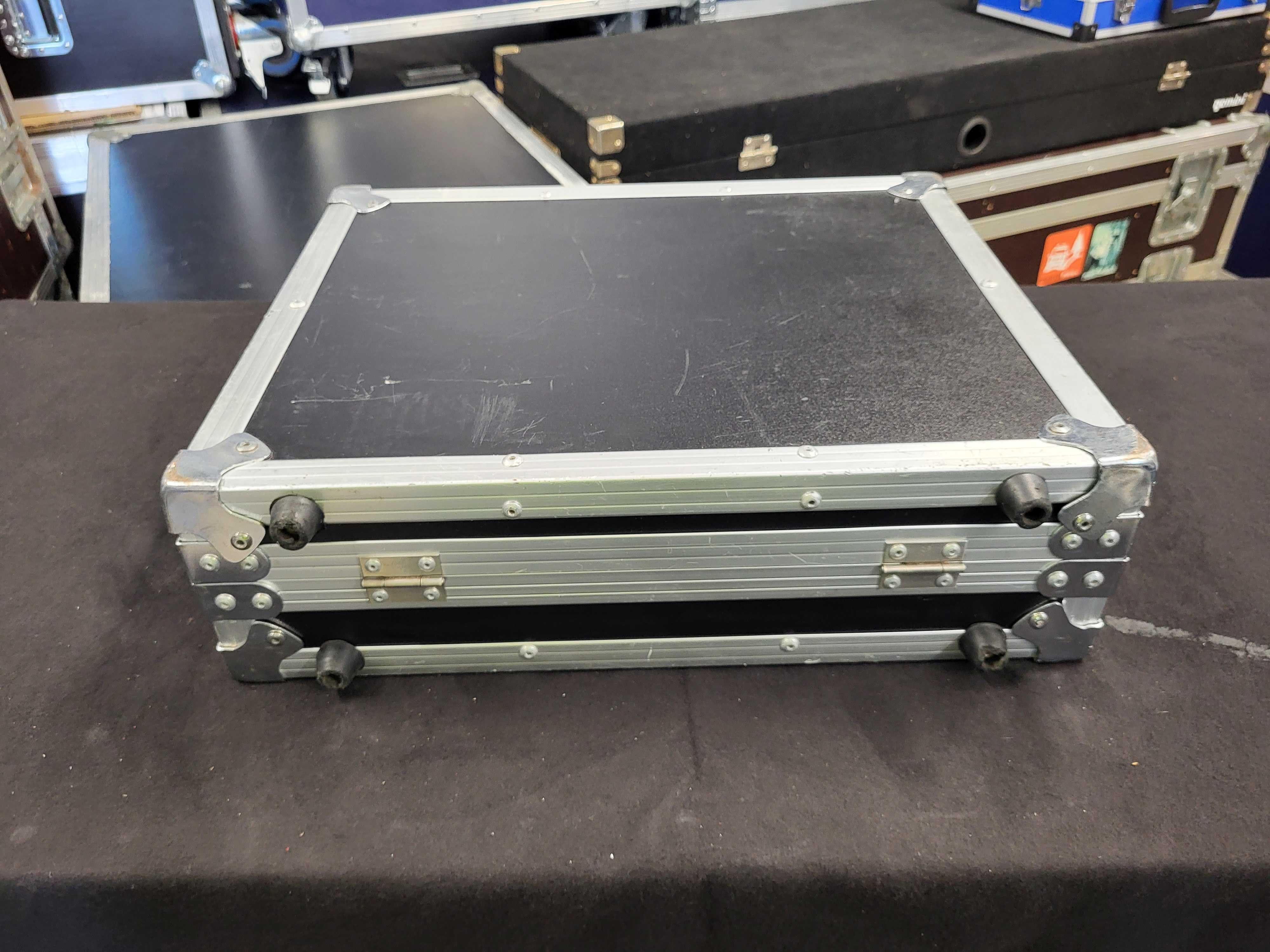 42x31x7 Walizka CASE  (dostępne 2 sztuki)