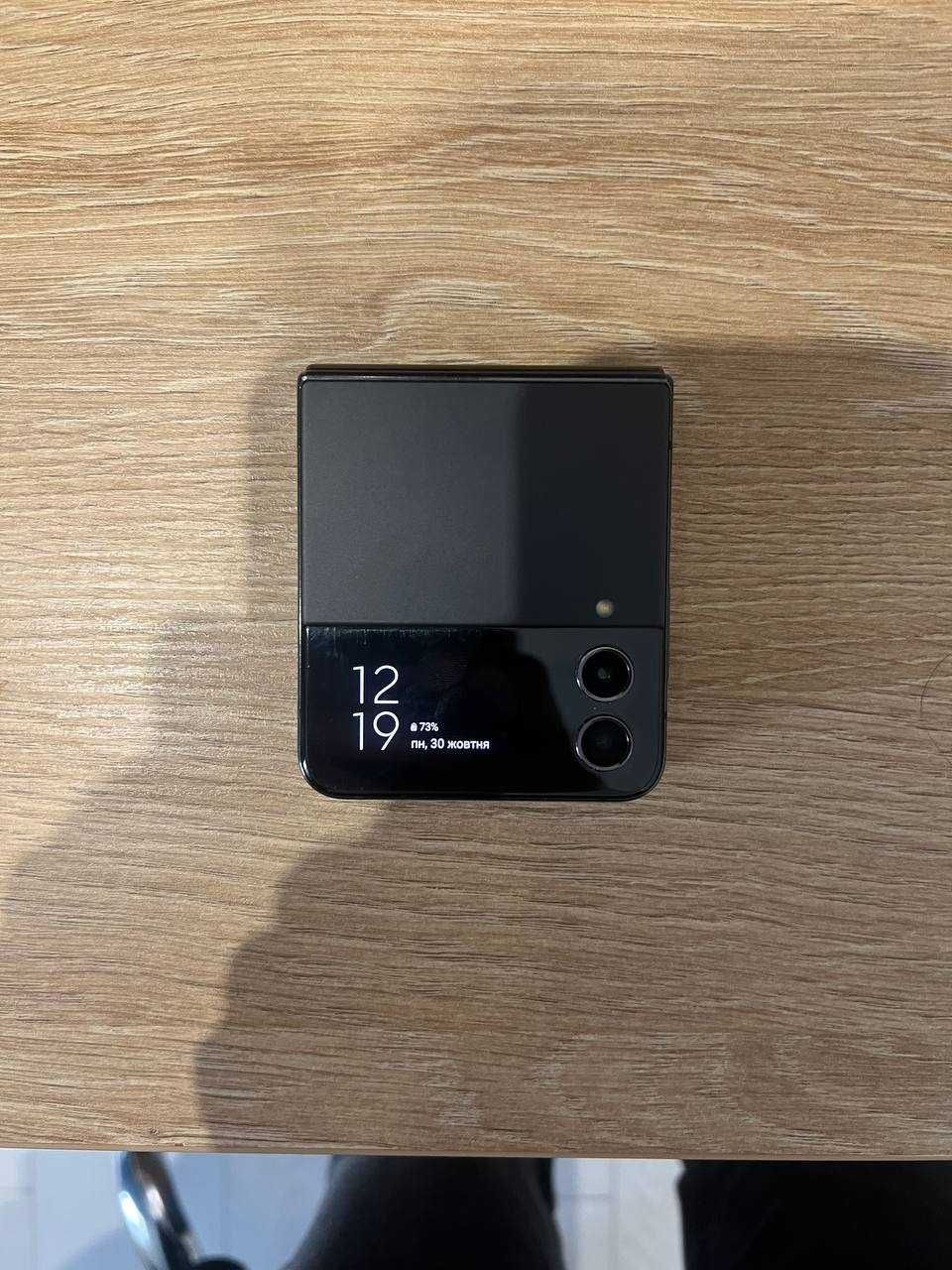 Samsung Galaxy Flip 4