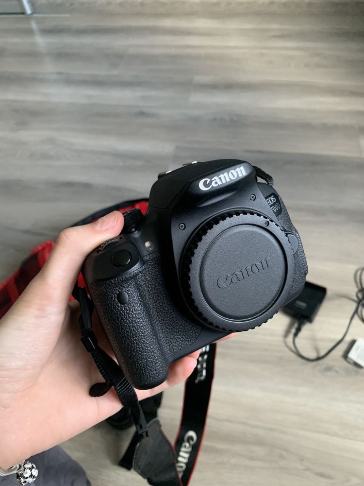 Фотоапарат Canon Eos 700d + kit EF-S 18-55 STM