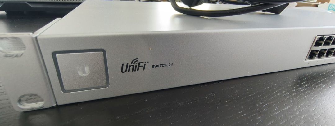UBIQUITI US-24 UNIFI switch 24X sprawny
