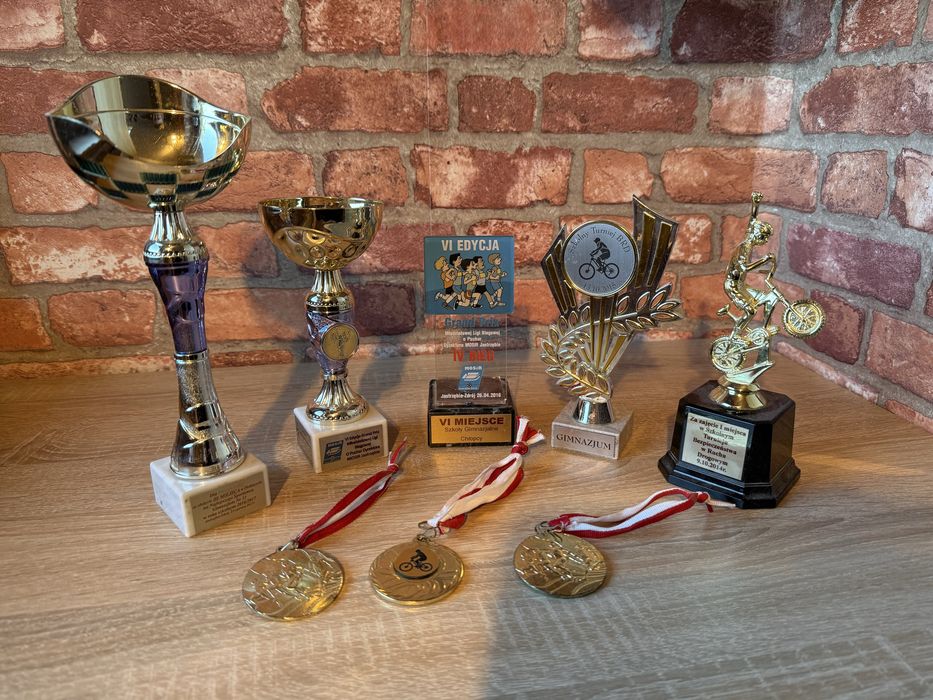 Sprzedam puchary, ozdupki.