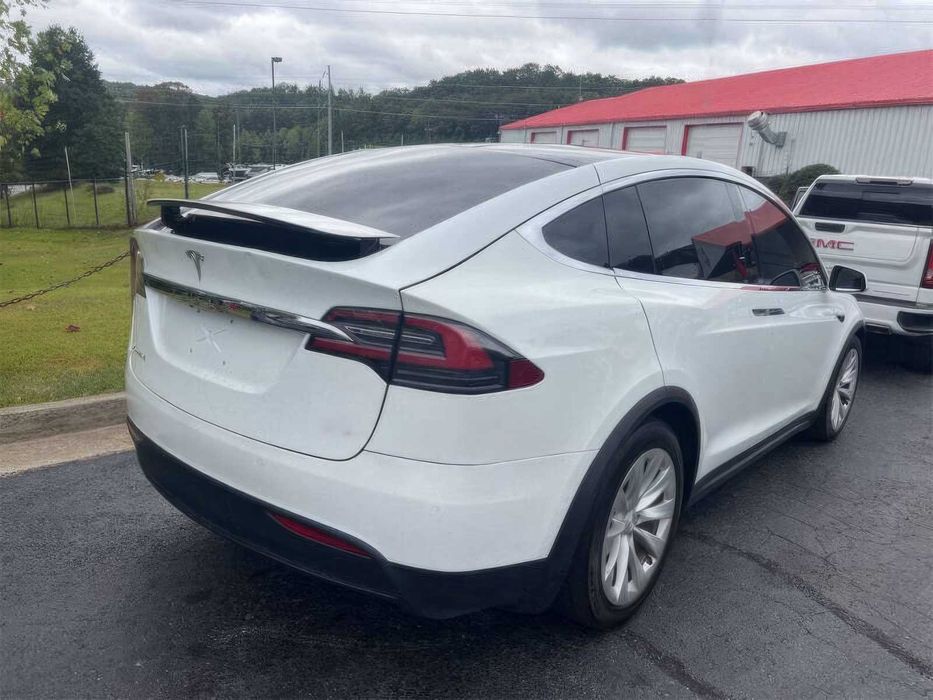 Tesla Model X 75D      2018