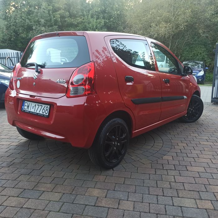 Alto  1,0  Klimatyzacja  , wspomaganie  , dwa  komplety  kół