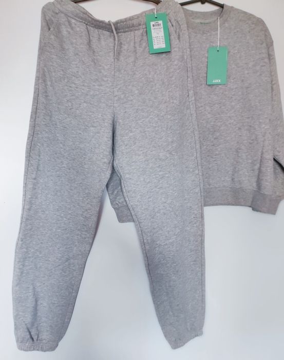 Костюм спортивный.