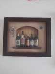 Quadro rústico com miniaturas de garrafas