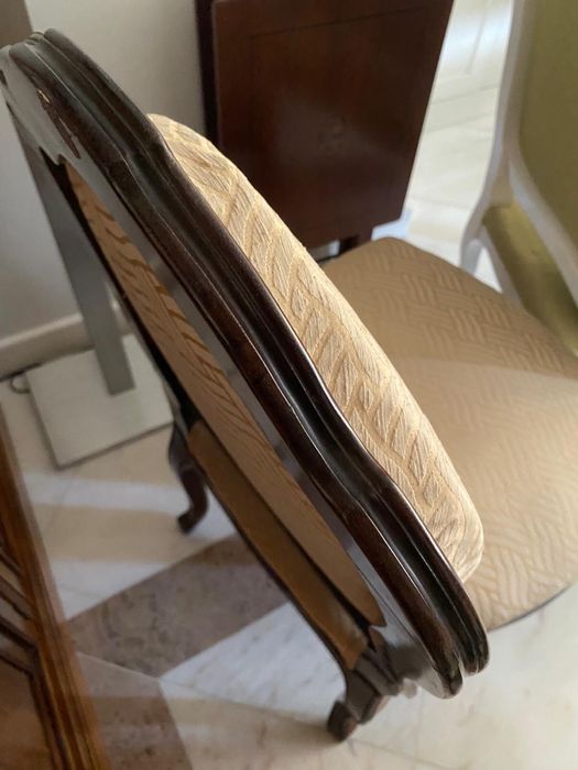 Cadeirao antigo em bom estado