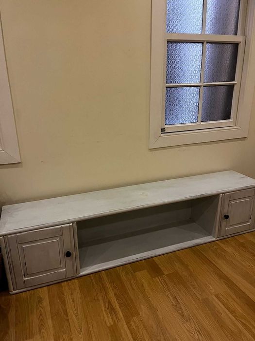 Móvel vintage em madeira de cedro