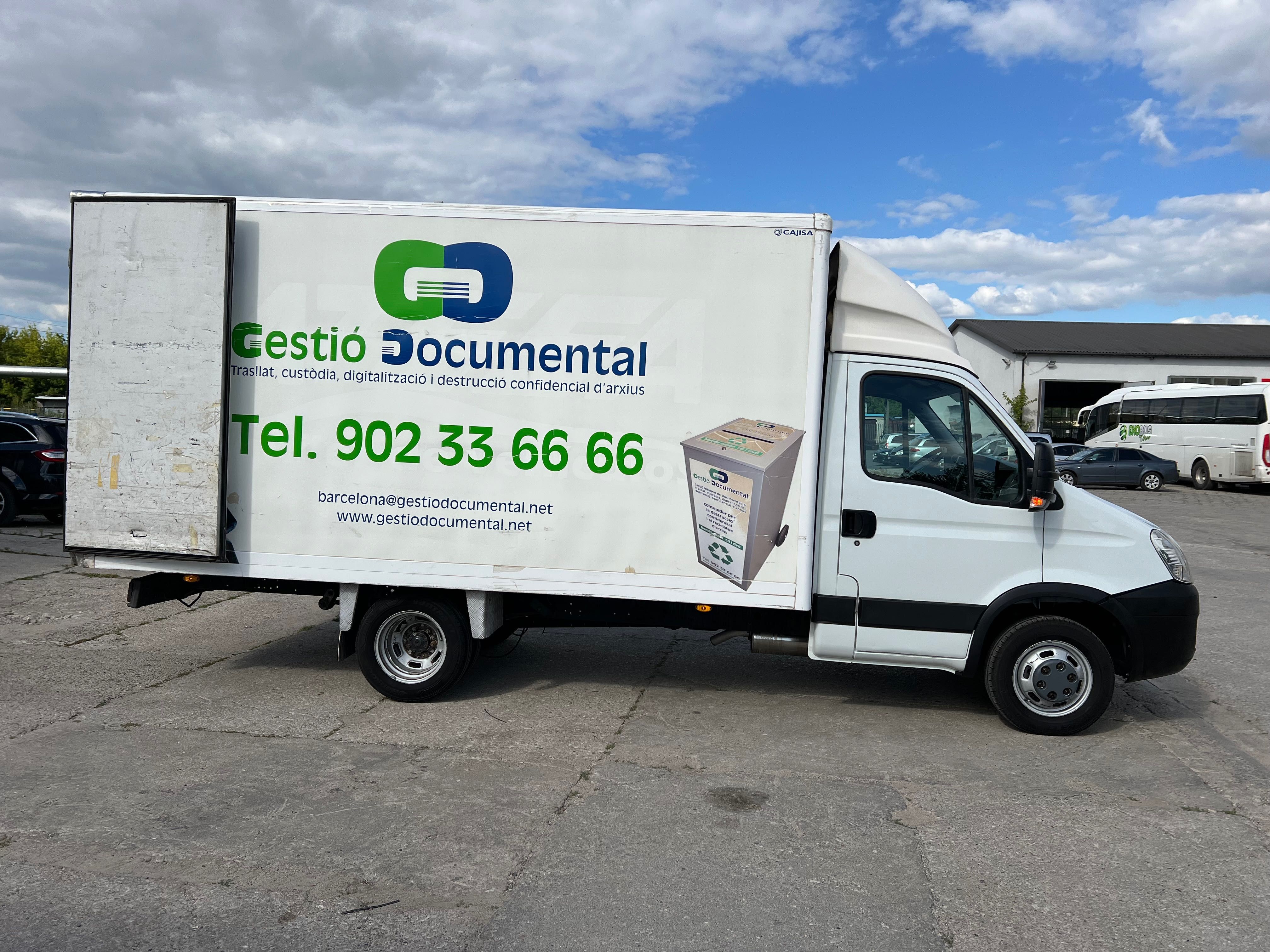 Zabudowa 4,40m Kontener Garaż Iveco Mascott