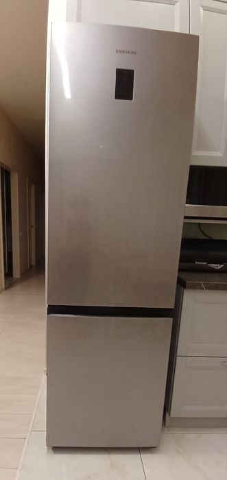 Продам холодильник Samsung R836T670ESA