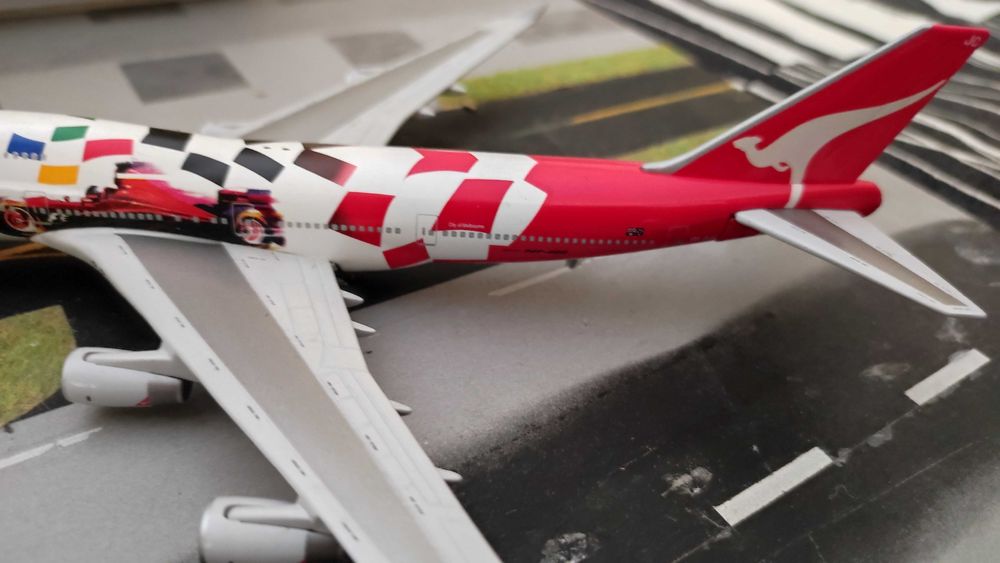 Avião escala 1:400 (Gemini) B 747-400 Formula 1 Raro