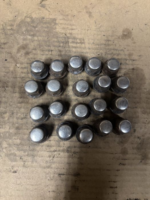 Nakretki do kół M12x1,25 NISSAN X-trail felgi aluminiowe sruby