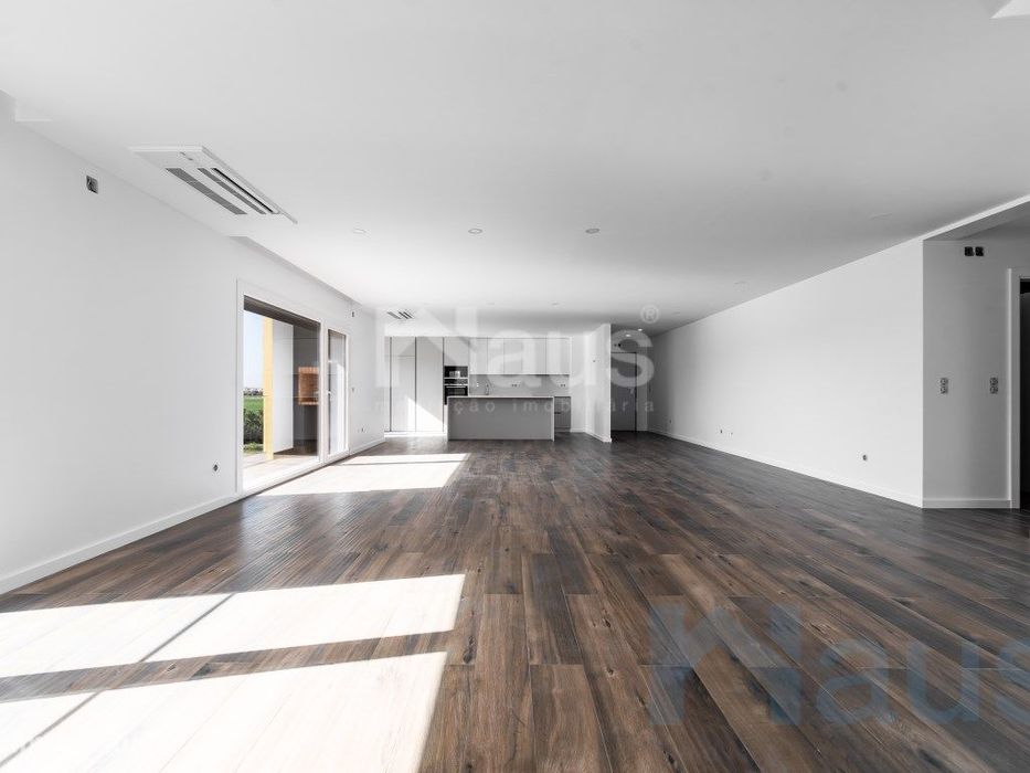 Duplex T2+2 com terraço e garagem individual - Vista Rio