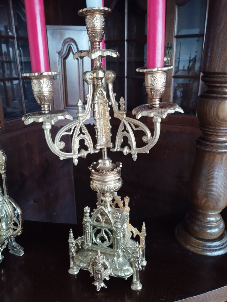Relógio e candelabros