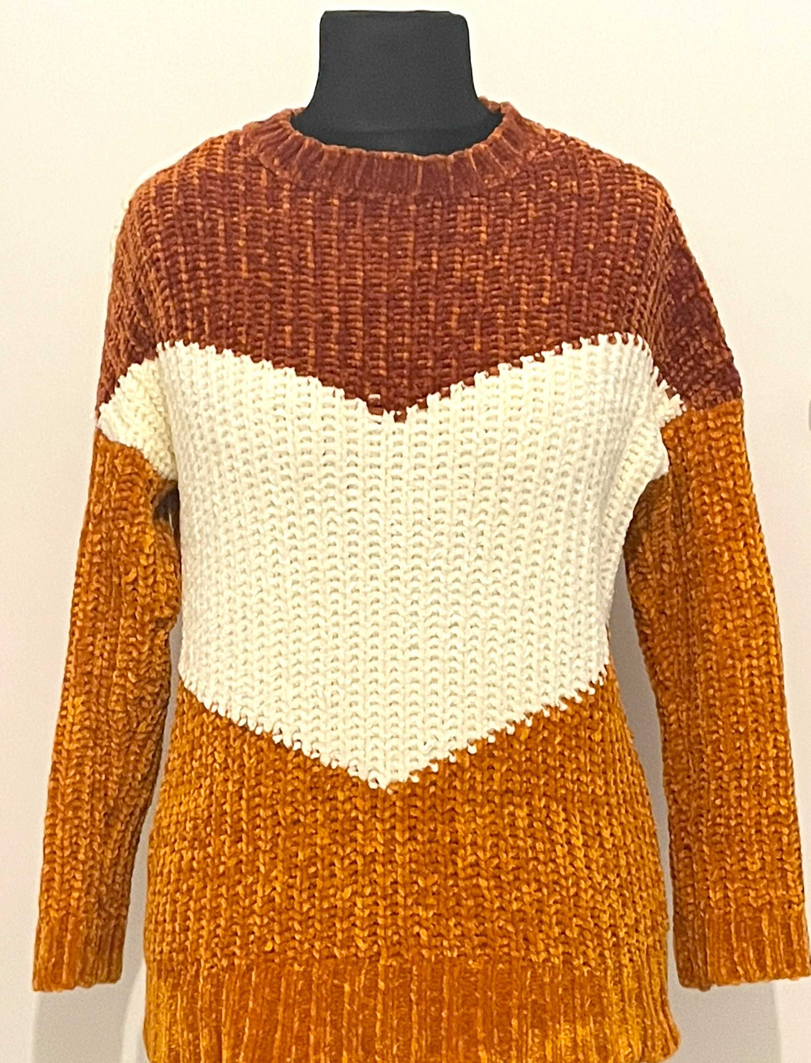 Sweter damski ONLY – rudo-złoty, miękki, luźny krój, stan bardzo dobry